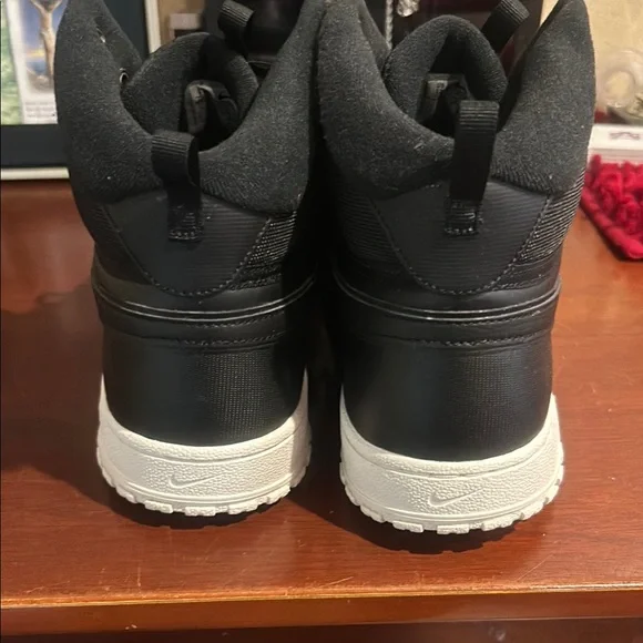 Nike  Boot/Sneakers - Picture 3 of 7